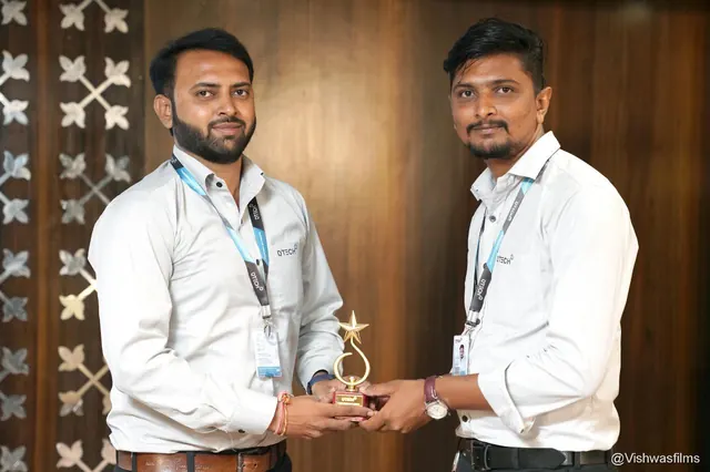 Recognising a team member at the awards meet